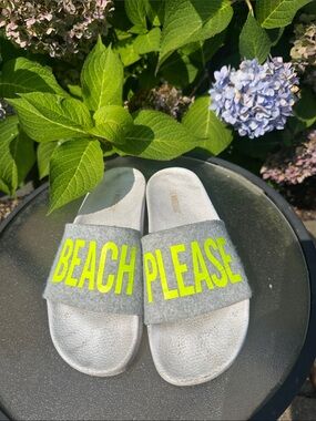 The White Brand Gray Slide Sandals with Neon Yellow "BEACH PLEASE" Text, Size 9